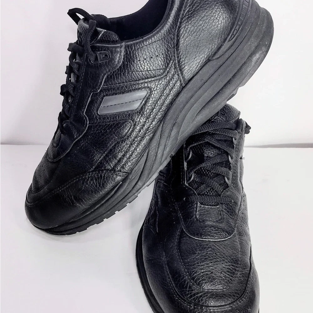 SAS. Men's Black Leather Shoes size 14 pre owned good condition